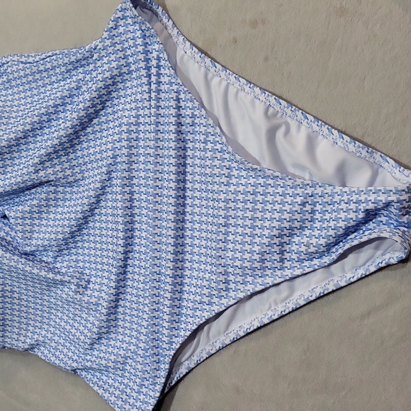 Cupshe Sugar & Spice Houndstooth One-Piece Swimsuit - Picture 8 of 14